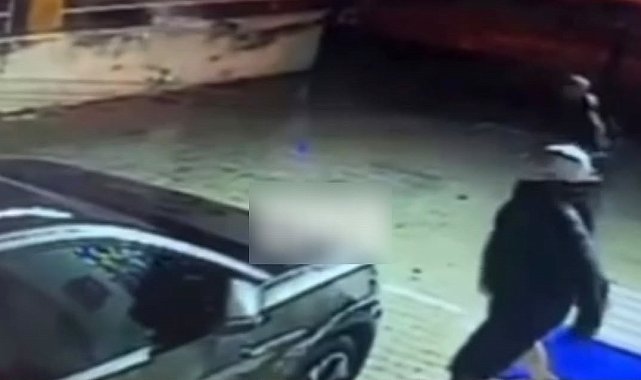 Aracın camını taş atarak kıran şüpheli yakalandı; o anlar kamerada
