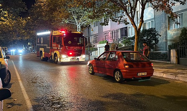 Arızalanan otomobilini yolda bırakan alkollü sürücü, kaldırımda uyudu