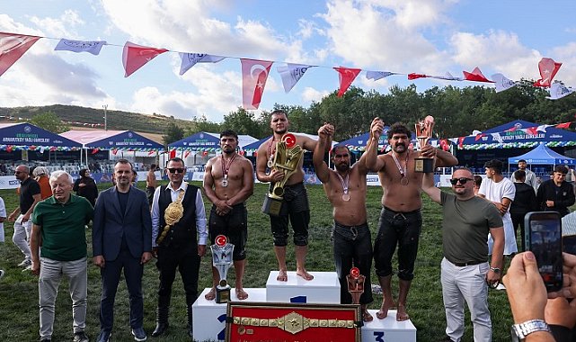Arnavutköy Yağlı Güreşleri'nde 578 pehlivan er meydanında buluştu