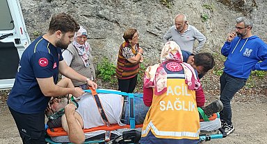 Artvin'de düştükleri bölgede mahsur kalan 2 kişi kurtarıldı