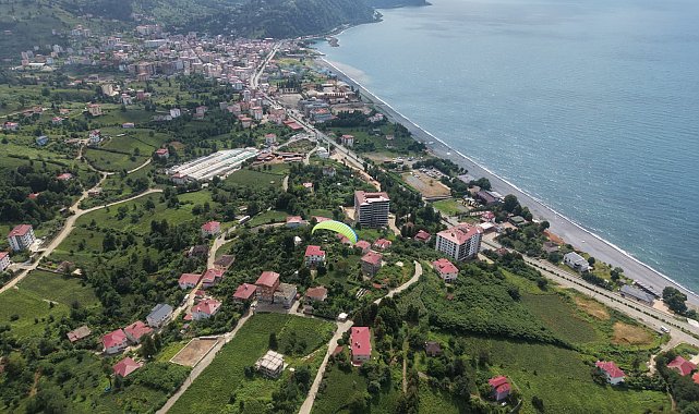 Artvin'de yamaç paraşütü yarışması heyecanı