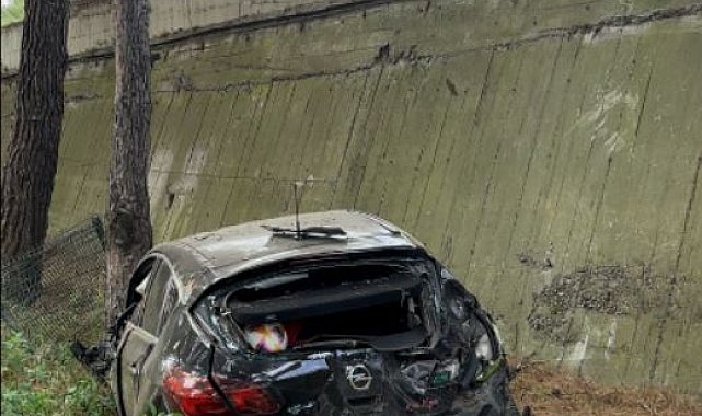 Aynı yöne giden otomobiller çarpıştı; 1 yaralı
