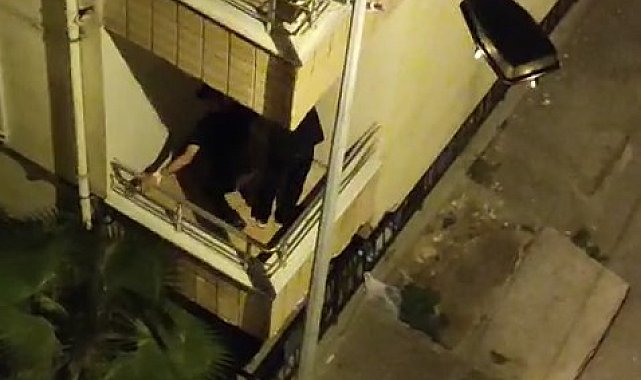 Bahçelievler'de balkona tırmanıp eve giren hırsızları polis suçüstü yakaladı