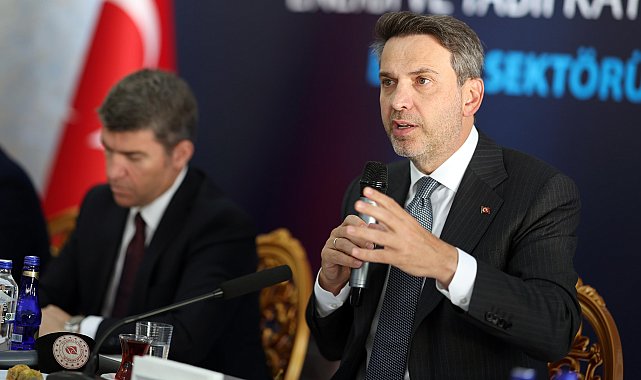 Bakan Bayraktar: 2027'nin ilk çeyreğinde 'Offshore YEKA İhalesi'ni gerçekleştireceğiz