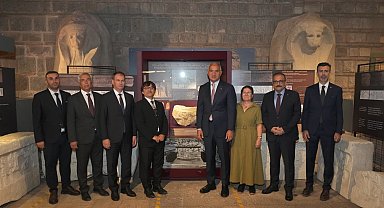 Bakan Ersoy, Hitit İmparatorluğu'nun izlerini taşıyan sergiyi ziyaret etti