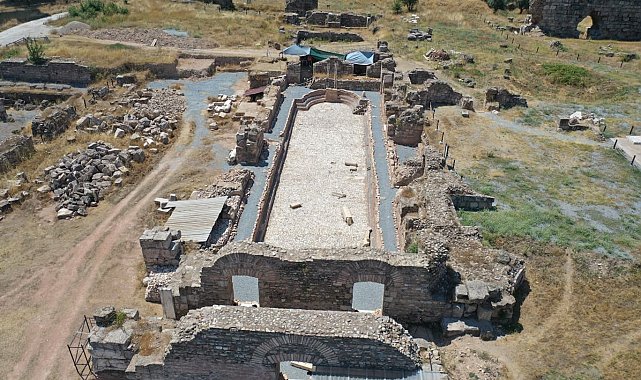 Bakan Ersoy: Tralleis'te 2 bin yıllık antik havuz gün yüzüne çıkarıldı