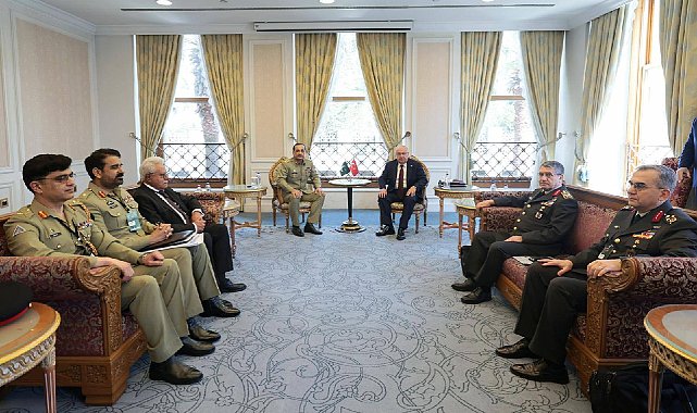 Bakan Güler, Pakistan Kara ve Savunma Kuvvetleri Komutanı Mareşal Syed Asim Munir ile görüştü