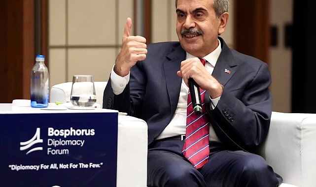 Bakan Tekin: Sınav sistemine ilişkin bir değişiklik yok, soru havuzu yeni müfredata göre olacak