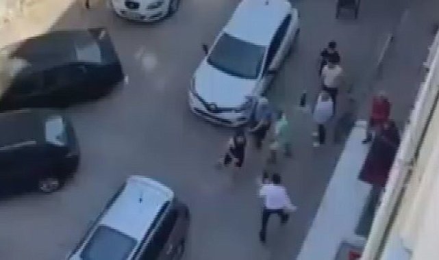 Bakırköy'de 2 kişinin yumruklu kavgası kamerada