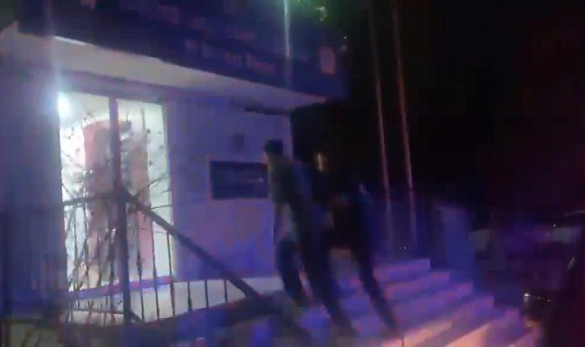 Bakırköy'de parkta uygunsuz davranışlarda bulunan 2 kişi gözaltına alındı