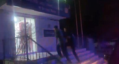 Bakırköy'de parkta uygunsuz davranışlarda bulunan 2 kişi gözaltına alındı