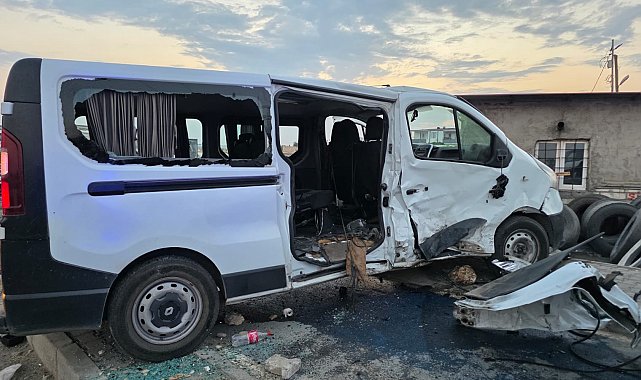 Batman'da 2 minibüs çarpıştı: 9 yaralı