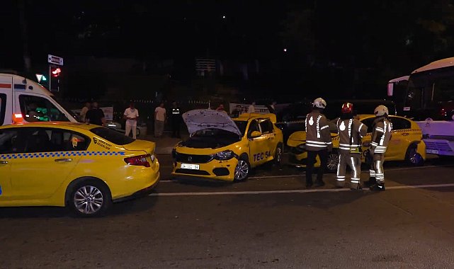 Beyoğlu'nda 8 aracın karıştığı zincirleme kaza: 2 yaralı