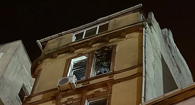 Beyoğlu'nda maç sonrası atılan havai fişek dairede yangına neden oldu