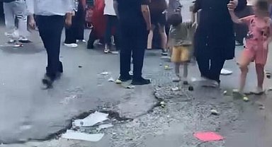Beyoğlu'nda pazarda 'Ürünlere zarar verdin' tartışması: Kadın başından yaralandı esnaf tutuklandı
