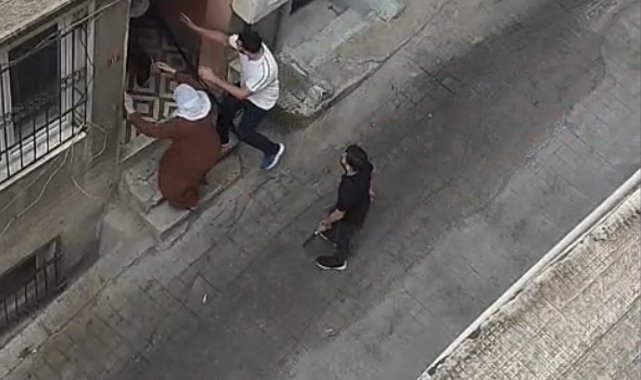 Beyoğlu'ndaki eniştesinin dükkanında fön çektiği için saldırıya uğrayan kişi: Herkesin ifadesini alacağım deyip evi bastılar
