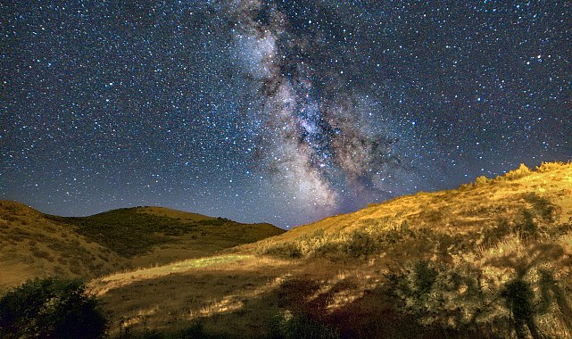 Bitlis'te perseid meteor yağmuru gökyüzünü aydınlattı