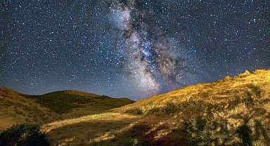 Bitlis'te perseid meteor yağmuru gökyüzünü aydınlattı