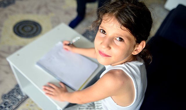 Biyonik kulağı kırılan Ayşegül, okullar açılmadan önce 'duymak' istiyor