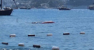 Bodrum'da su alan tekne battı