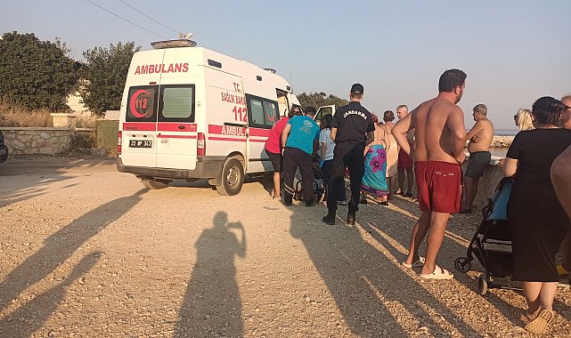 Boğulma tehlikesi geçiren 2 kız kardeşe ilk müdahaleyi sahildeki doktor ve emekli hemşire yaptı