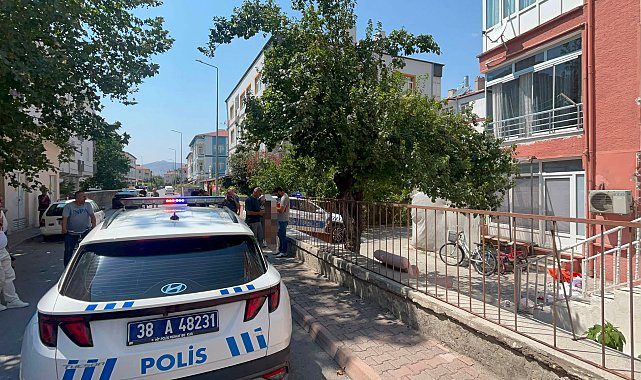 Boşanma aşamasındaki eşini bıçaklayıp, polise teslim oldu