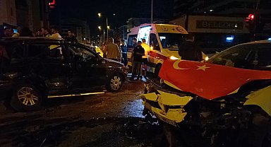 Bursa'da 2 otomobil çarpıştı: 7 yaralı