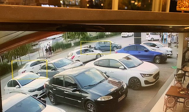 Bursa'da 2 otomobilin çarpışması kamerada: 4 yaralı