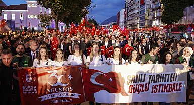 Bursa'da 30 Ağustos Zafer Bayramı kutlamaları Elif Buse Doğan konseriyle sona erdi