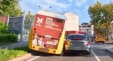 Bursa'da belediye minibüsü elektrik direğine çarptı: Kaza anı kamerada