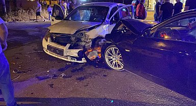 Bursa'da iki otomobil çarpıştı: 2 yaralı
