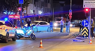 Bursa'da iki otomobil çarpıştı; 9 yaralı
