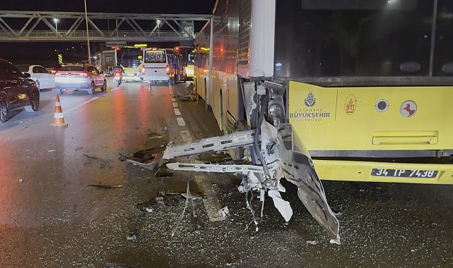 Büyükçekmece'de otomobil İETT otobüsüne çarptı: 1'i ağır 3 yaralı