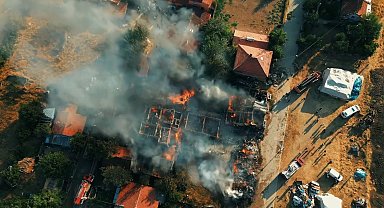 Çankırı'da çıkan yangında 2 ev, 2 ahır ve 1 samanlık küle döndü