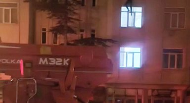Çatıdan eve girmek isteyen kişinin 3'üncü kattan düştüğü anların görüntüsü ortaya çıktı
