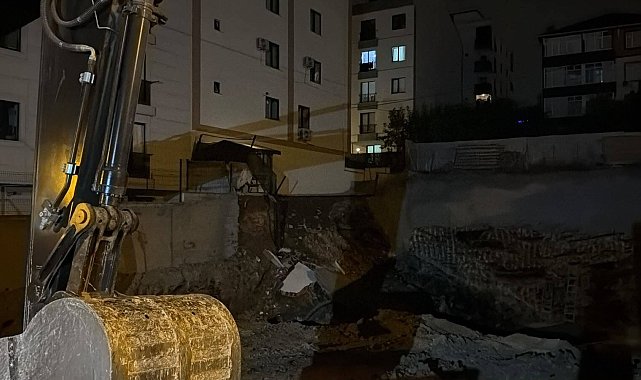 Çekmeköy'de inşaatın istinat duvarı çöktü; 5 katlı bina tahliye edildi