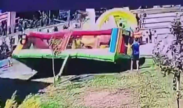 Çekmeköy'de şişme oyun parkı rüzgar nedeniyle ters döndü; 3 çocuk yaralandı