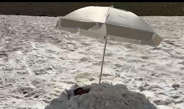 Çıktığı Ergan Dağı'nın zirvesinde arkadaşları kara gömdü