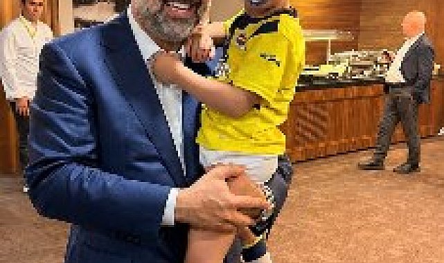 Çorum FK Başkanı Balçık, minik taraftar Göktuğ ile Fenerbahçe-Lyon maçında buluştu