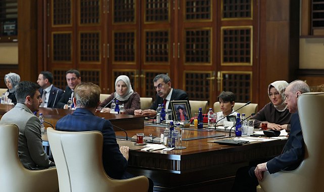 Cumhurbaşkanı Erdoğan, Kahramanmaraş'taki okul saldırısında hayatını kaybeden öğrencilerin ailelerini kabul etti