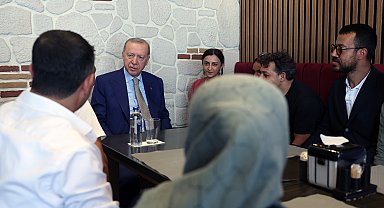 Cumhurbaşkanı Erdoğan, Üsküdar'da esnafı ziyaret etti