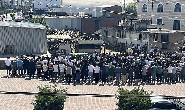 Denizde ölü bulunan 3 kardeş toprağa verildi