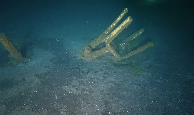 Depremin izleri, denizin altında ilk günkü gibi duruyor