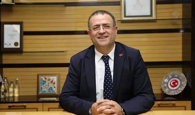 Derince Belediye Başkanı Gökçe, CHP'den istifa edip Yeni Parti'ye katıldı