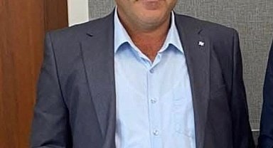 Devrilen traktörün altında kalan muhtar, hastanede öldü