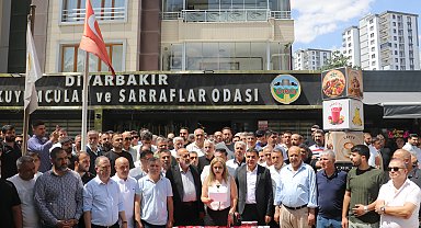 Diyarbakır'da kuyumcu esnafı, silahlı saldırıyı protesto etti