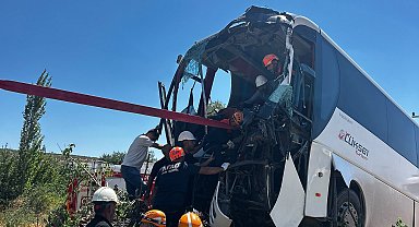 Diyarbakır'da otobüs şarampole devrildi: 2 yaralı