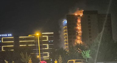 Diyarbakır'da plazada yangın; ekiplerin müdahalesi sürüyor