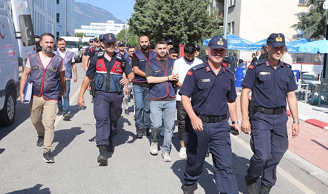 Dolandırıcılar 4 milyon liralık altını, 'Günlük dolgun ücretli iş' ilanıyla buldukları kuryeye aldırmış