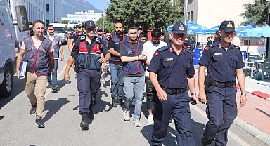 Dolandırıcılar 4 milyon liralık altını, 'Günlük dolgun ücretli iş' ilanıyla buldukları kuryeye aldırmış